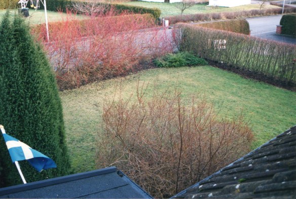 1999. Framsidan sedd från ovanvåningen.