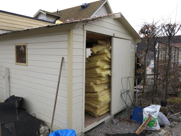 6 april 14 trädgårdsbod rivning 1