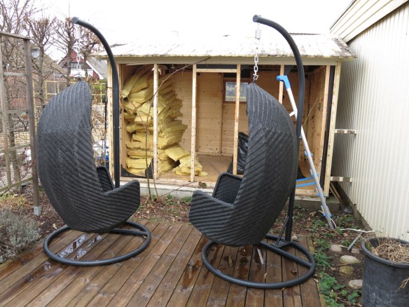 6 april 14 trädgårdsbod rivning 3