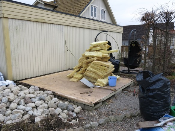 6 april 14 trädgårdsbod rivning 5