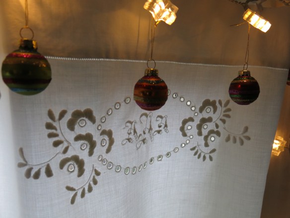 23 dec 14 boden broderier gardin mormor