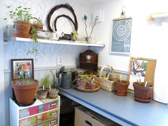 5 feb 15 trädgårdsbod trädgårdsrum arbetsbänk byrå