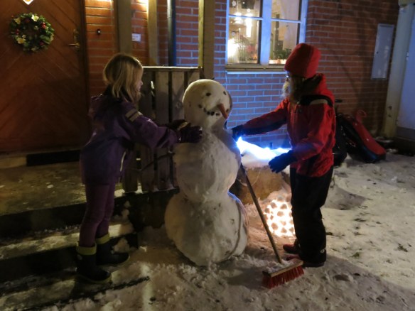 9 jan 16 snögubbebyggande 2
